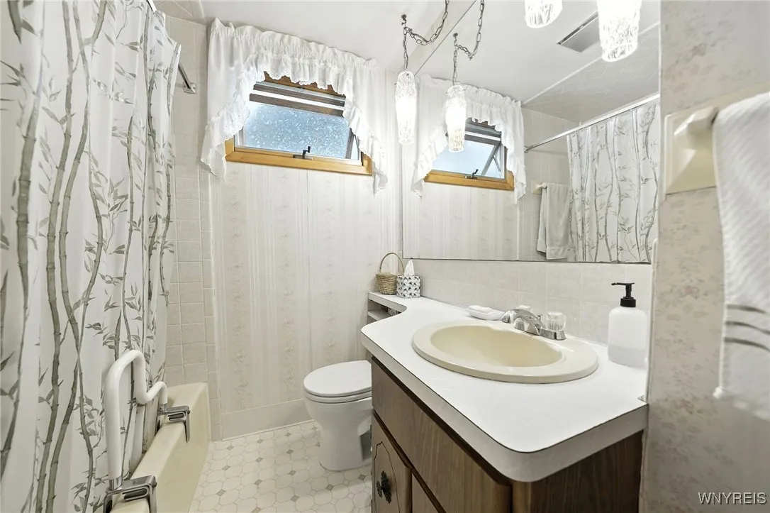 93 Brinton Street, Buffalo, New York 14214, Buffalo, New York 14214, 3 Bedrooms Bedrooms, 6 Rooms Rooms,1 BathroomBathrooms,Residential,For Sale,93 Brinton Street, Buffalo, New York 14214,B1631290