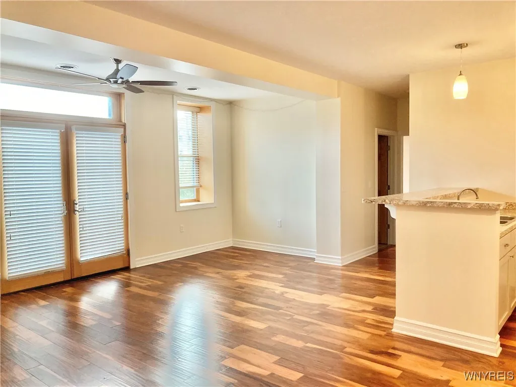 481 Franklin Street 10, Buffalo, New York 14202, Buffalo, New York 14202, 1 Bedroom Bedrooms, 2 Rooms Rooms,1 BathroomBathrooms,Residential Lease,For Rent,481 Franklin Street 10, Buffalo, New York 14202,B1631223