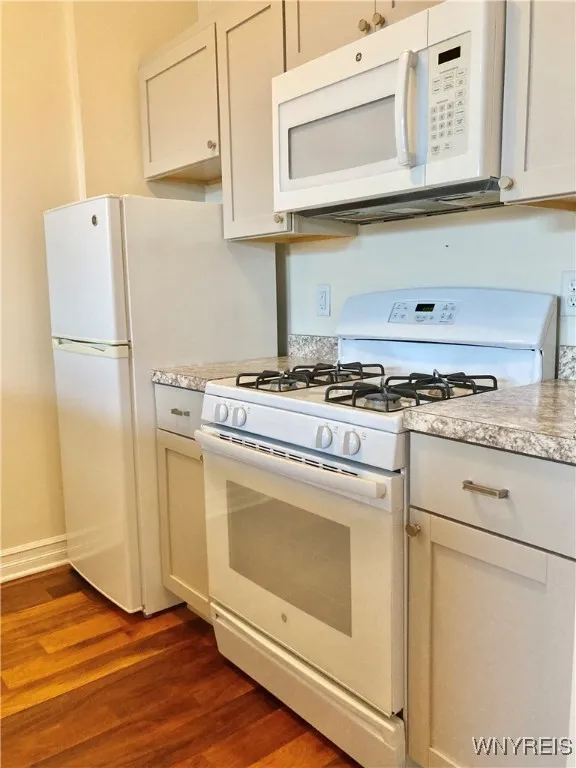 481 Franklin Street 10, Buffalo, New York 14202, Buffalo, New York 14202, 1 Bedroom Bedrooms, 2 Rooms Rooms,1 BathroomBathrooms,Residential Lease,For Rent,481 Franklin Street 10, Buffalo, New York 14202,B1631223