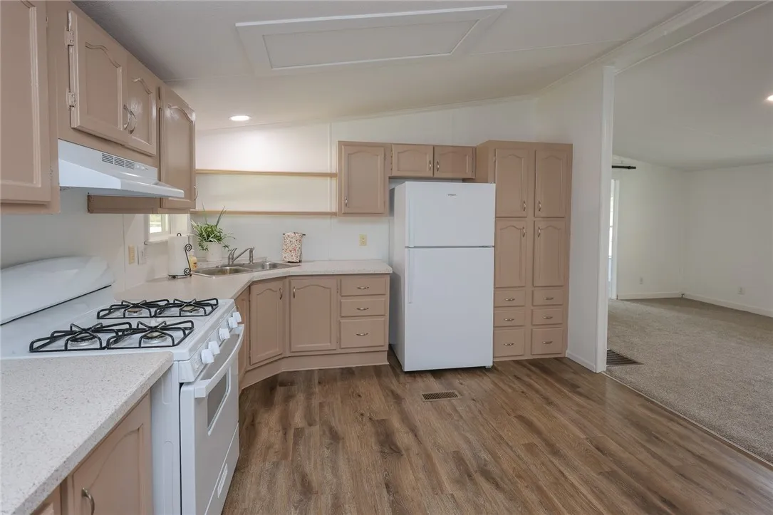 7 Village Parkway, Manchester, New York 14504, Manchester, New York 14504, 2 Bedrooms Bedrooms, 4 Rooms Rooms,2 BathroomsBathrooms,Residential,Closed,7 Village Parkway, Manchester, New York 14504,0,R1631255