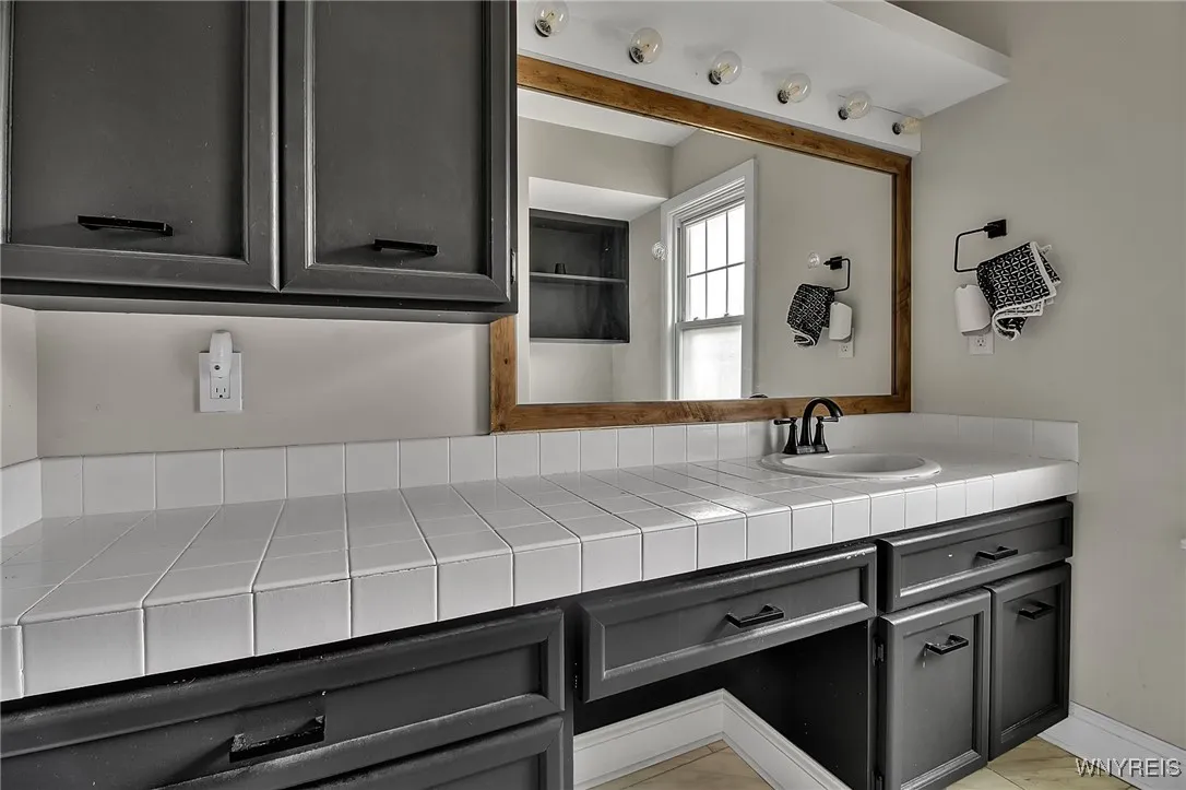 1 Argyle Park, Buffalo, New York 14222, Buffalo, New York 14222, 5 Bedrooms Bedrooms, 9 Rooms Rooms,3 BathroomsBathrooms,Residential,For Sale,1 Argyle Park, Buffalo, New York 14222,B1631366