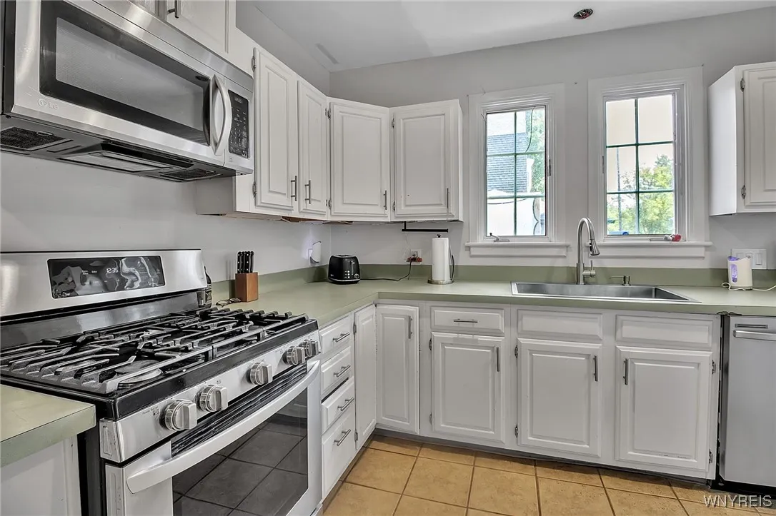 1 Argyle Park, Buffalo, New York 14222, Buffalo, New York 14222, 5 Bedrooms Bedrooms, 9 Rooms Rooms,3 BathroomsBathrooms,Residential,For Sale,1 Argyle Park, Buffalo, New York 14222,B1631366