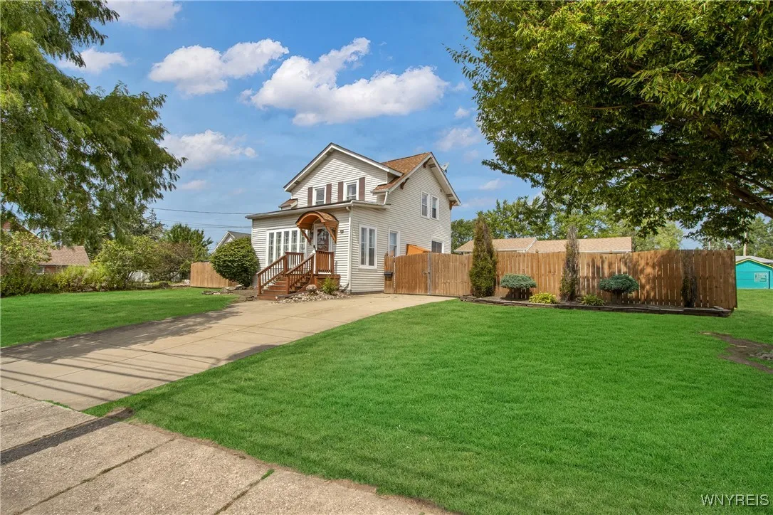 18 Olmstead Avenue, Lancaster, New York 14043, Lancaster, New York 14043, 3 Bedrooms Bedrooms, 7 Rooms Rooms,1 BathroomBathrooms,Residential,Closed,18 Olmstead Avenue, Lancaster, New York 14043,0,B1631390