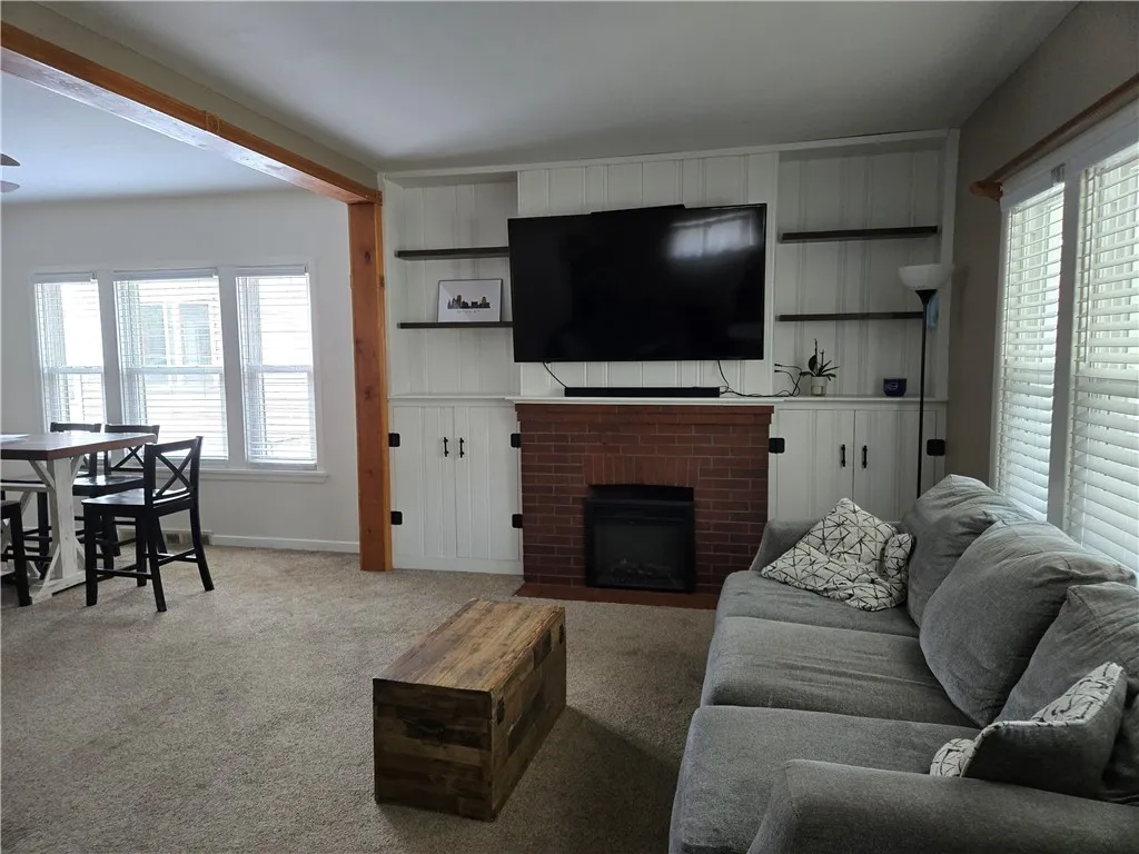 Built-in shelves and artificial fire place add to the cozy feels.