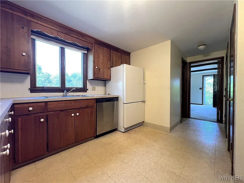 4630 Boncrest Drive East, Clarence, New York 14221, Clarence, New York 14221, 3 Bedrooms Bedrooms, 8 Rooms Rooms,1 BathroomBathrooms,Residential,For Sale,4630 Boncrest Drive East, Clarence, New York 14221,B1631154