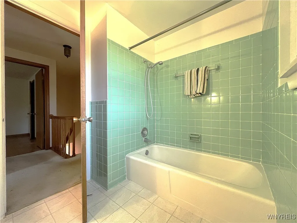 4630 Boncrest Drive East, Clarence, New York 14221, Clarence, New York 14221, 3 Bedrooms Bedrooms, 8 Rooms Rooms,1 BathroomBathrooms,Residential,For Sale,4630 Boncrest Drive East, Clarence, New York 14221,B1631154