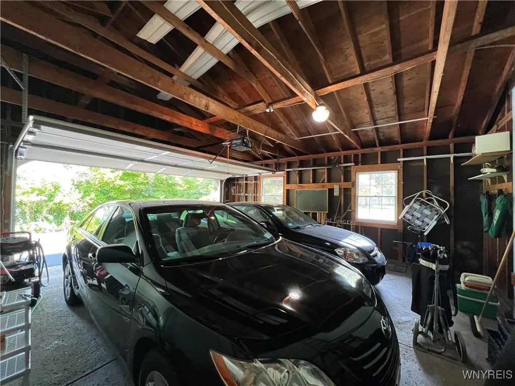 4630 Boncrest Drive East, Clarence, New York 14221, Clarence, New York 14221, 3 Bedrooms Bedrooms, 8 Rooms Rooms,1 BathroomBathrooms,Residential,For Sale,4630 Boncrest Drive East, Clarence, New York 14221,B1631154