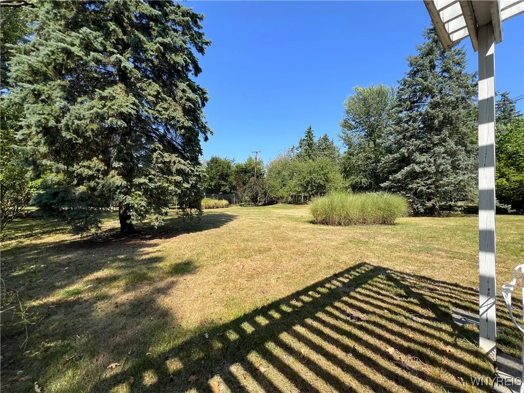 4630 Boncrest Drive East, Clarence, New York 14221, Clarence, New York 14221, 3 Bedrooms Bedrooms, 8 Rooms Rooms,1 BathroomBathrooms,Residential,For Sale,4630 Boncrest Drive East, Clarence, New York 14221,B1631154