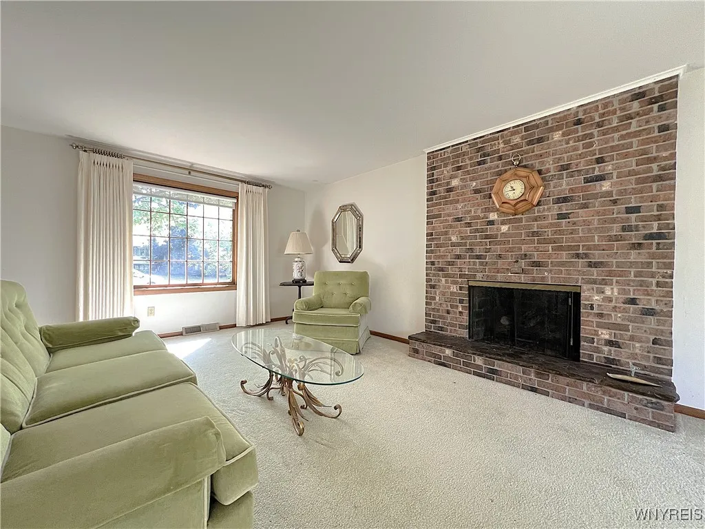 4630 Boncrest Drive East, Clarence, New York 14221, Clarence, New York 14221, 3 Bedrooms Bedrooms, 8 Rooms Rooms,1 BathroomBathrooms,Residential,For Sale,4630 Boncrest Drive East, Clarence, New York 14221,B1631154