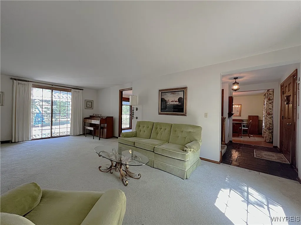 4630 Boncrest Drive East, Clarence, New York 14221, Clarence, New York 14221, 3 Bedrooms Bedrooms, 8 Rooms Rooms,1 BathroomBathrooms,Residential,For Sale,4630 Boncrest Drive East, Clarence, New York 14221,B1631154