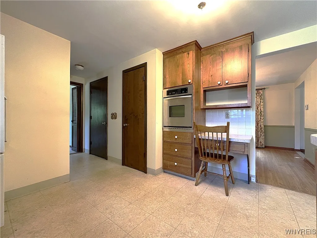 4630 Boncrest Drive East, Clarence, New York 14221, Clarence, New York 14221, 3 Bedrooms Bedrooms, 8 Rooms Rooms,1 BathroomBathrooms,Residential,For Sale,4630 Boncrest Drive East, Clarence, New York 14221,B1631154