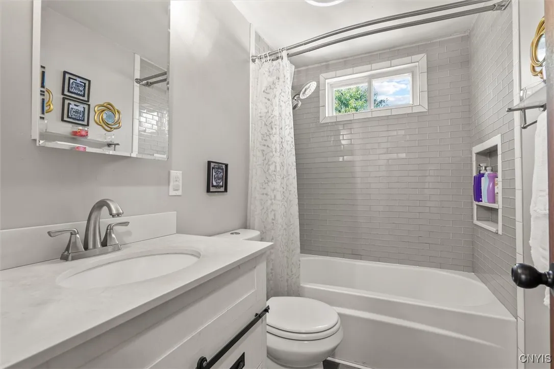 308 Brown Avenue, Salina, New York 13211, Salina, New York 13211, 5 Bedrooms Bedrooms, 8 Rooms Rooms,2 BathroomsBathrooms,Residential,For Sale,308 Brown Avenue, Salina, New York 13211,0,S1631288