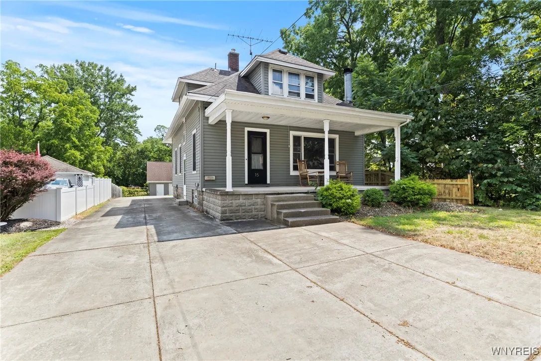 15 Holland Avenue, Lancaster, New York 14086, Lancaster, New York 14086, 3 Bedrooms Bedrooms, 7 Rooms Rooms,2 BathroomsBathrooms,Residential,Closed,15 Holland Avenue, Lancaster, New York 14086,0,B1631245