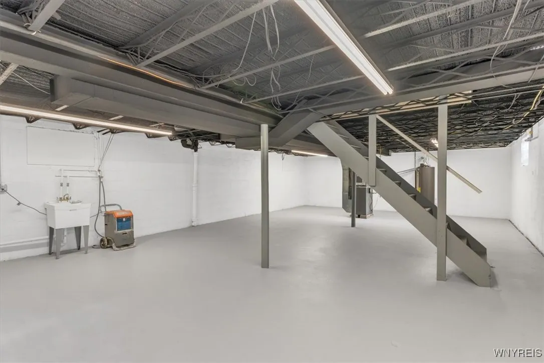 715 82nd Street, Niagara Falls, New York 14304, Niagara Falls, New York 14304, 4 Bedrooms Bedrooms, 10 Rooms Rooms,1 BathroomBathrooms,Residential,Closed,715 82nd Street, Niagara Falls, New York 14304,0,B1630423