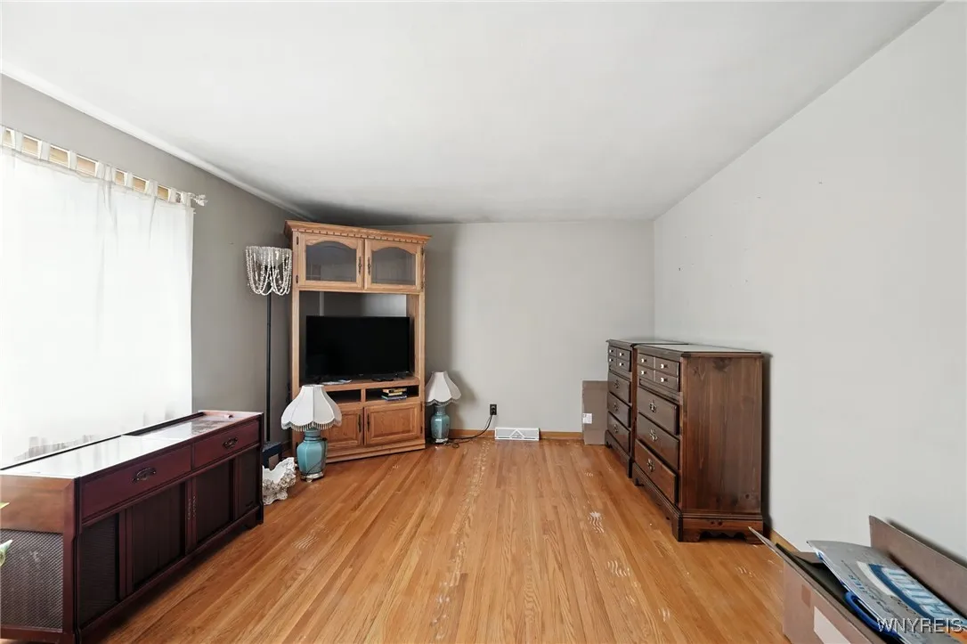 168 Leocrest Court, West Seneca, New York 14224, West Seneca, New York 14224, 3 Bedrooms Bedrooms, 7 Rooms Rooms,2 BathroomsBathrooms,Residential,For Sale,168 Leocrest Court, West Seneca, New York 14224,B1631333