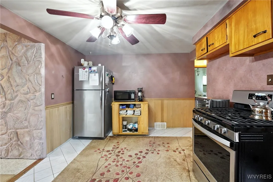 168 Leocrest Court, West Seneca, New York 14224, West Seneca, New York 14224, 3 Bedrooms Bedrooms, 7 Rooms Rooms,2 BathroomsBathrooms,Residential,For Sale,168 Leocrest Court, West Seneca, New York 14224,B1631333