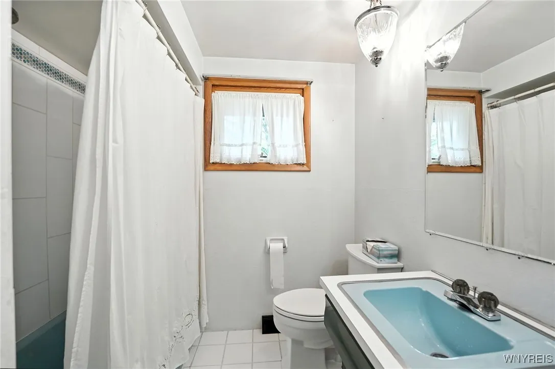 168 Leocrest Court, West Seneca, New York 14224, West Seneca, New York 14224, 3 Bedrooms Bedrooms, 7 Rooms Rooms,2 BathroomsBathrooms,Residential,For Sale,168 Leocrest Court, West Seneca, New York 14224,B1631333