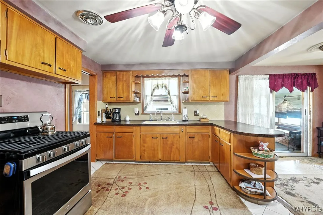 168 Leocrest Court, West Seneca, New York 14224, West Seneca, New York 14224, 3 Bedrooms Bedrooms, 7 Rooms Rooms,2 BathroomsBathrooms,Residential,For Sale,168 Leocrest Court, West Seneca, New York 14224,B1631333
