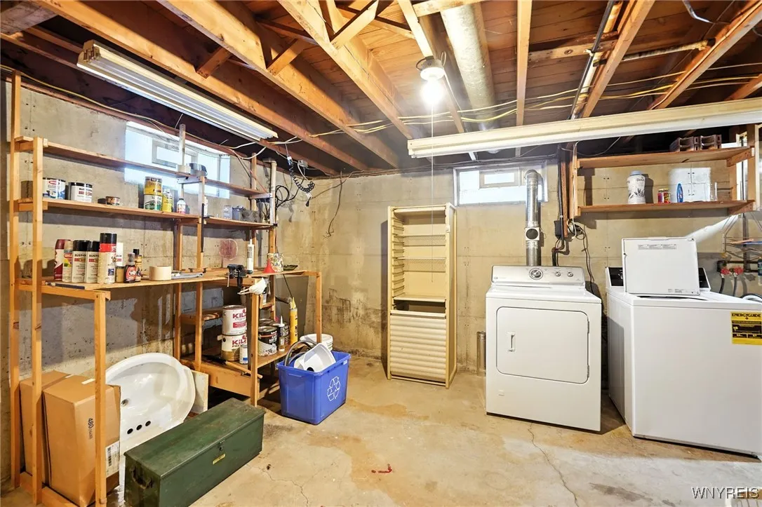 168 Leocrest Court, West Seneca, New York 14224, West Seneca, New York 14224, 3 Bedrooms Bedrooms, 7 Rooms Rooms,2 BathroomsBathrooms,Residential,For Sale,168 Leocrest Court, West Seneca, New York 14224,B1631333
