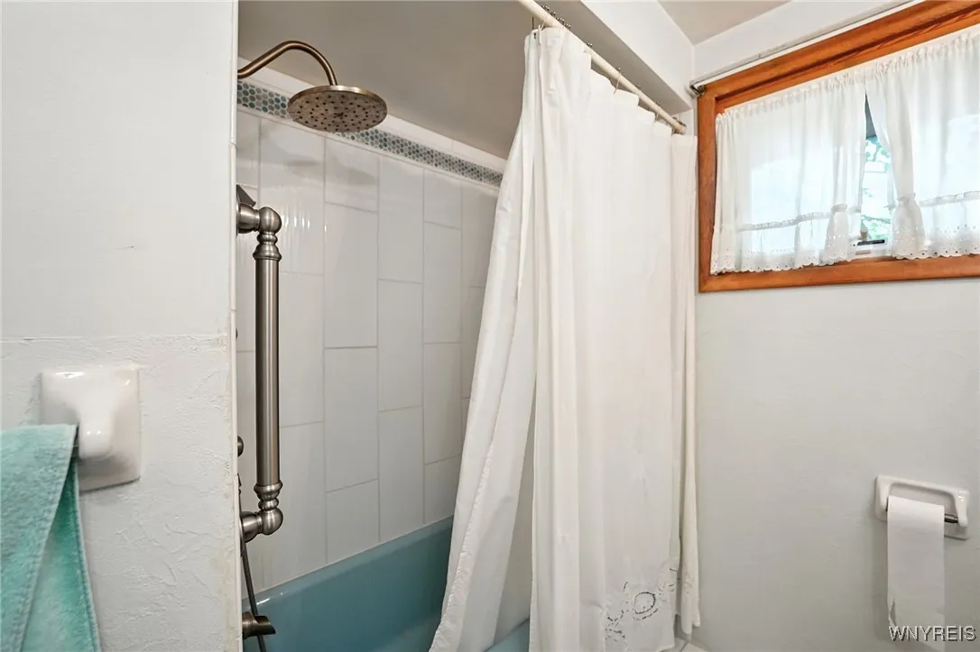 168 Leocrest Court, West Seneca, New York 14224, West Seneca, New York 14224, 3 Bedrooms Bedrooms, 7 Rooms Rooms,2 BathroomsBathrooms,Residential,For Sale,168 Leocrest Court, West Seneca, New York 14224,B1631333