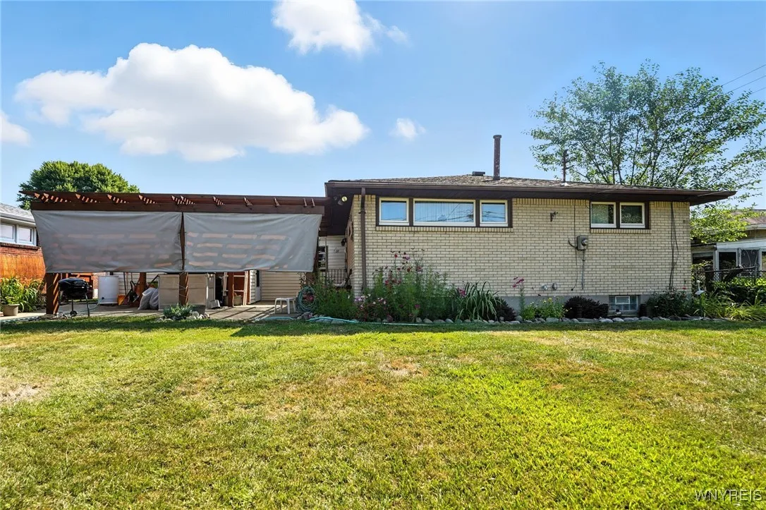168 Leocrest Court, West Seneca, New York 14224, West Seneca, New York 14224, 3 Bedrooms Bedrooms, 7 Rooms Rooms,2 BathroomsBathrooms,Residential,For Sale,168 Leocrest Court, West Seneca, New York 14224,B1631333