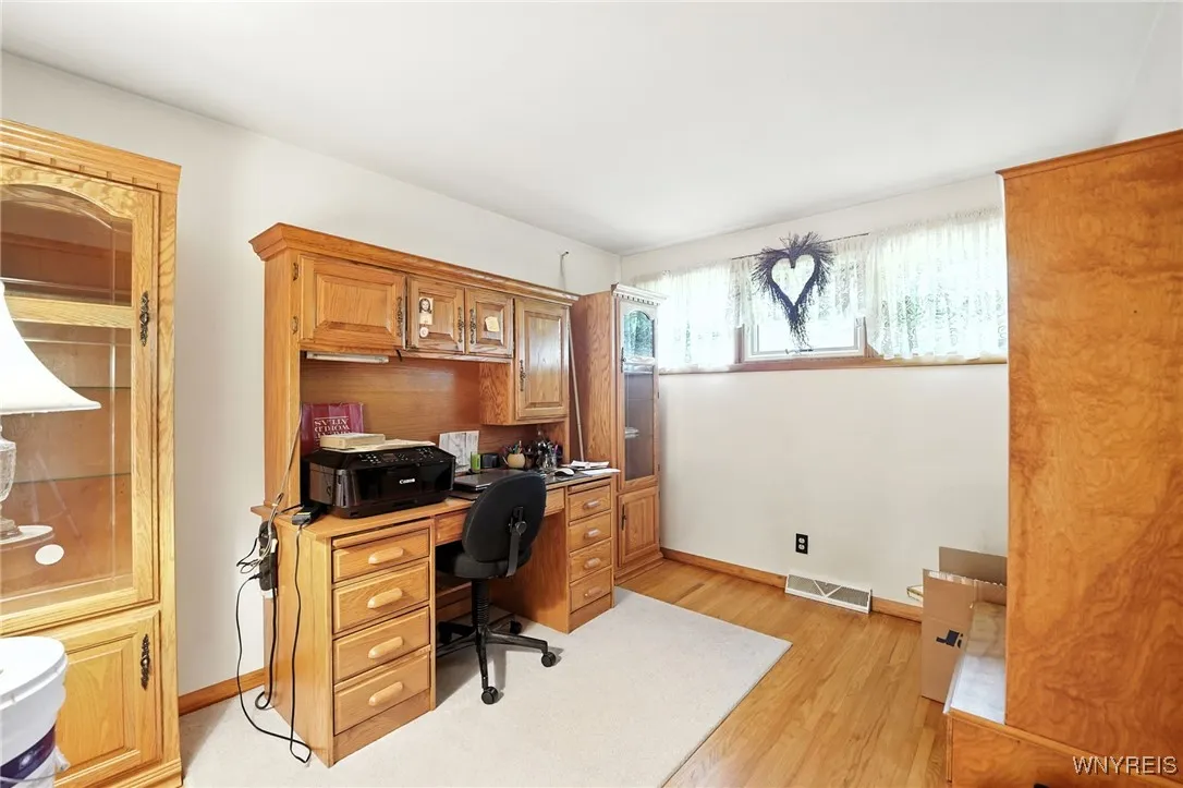 168 Leocrest Court, West Seneca, New York 14224, West Seneca, New York 14224, 3 Bedrooms Bedrooms, 7 Rooms Rooms,2 BathroomsBathrooms,Residential,For Sale,168 Leocrest Court, West Seneca, New York 14224,B1631333