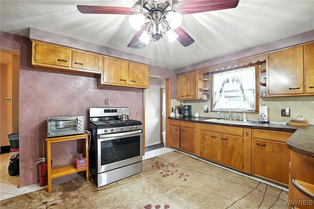 168 Leocrest Court, West Seneca, New York 14224, West Seneca, New York 14224, 3 Bedrooms Bedrooms, 7 Rooms Rooms,2 BathroomsBathrooms,Residential,For Sale,168 Leocrest Court, West Seneca, New York 14224,B1631333