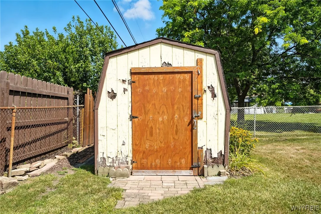 168 Leocrest Court, West Seneca, New York 14224, West Seneca, New York 14224, 3 Bedrooms Bedrooms, 7 Rooms Rooms,2 BathroomsBathrooms,Residential,For Sale,168 Leocrest Court, West Seneca, New York 14224,B1631333