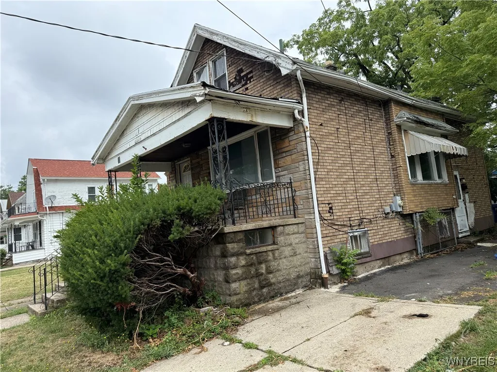 15 Richlawn Avenue, Buffalo, New York 14215, Buffalo, New York 14215, 3 Bedrooms Bedrooms, 7 Rooms Rooms,1 BathroomBathrooms,Residential,For Sale,15 Richlawn Avenue, Buffalo, New York 14215,0,B1631293