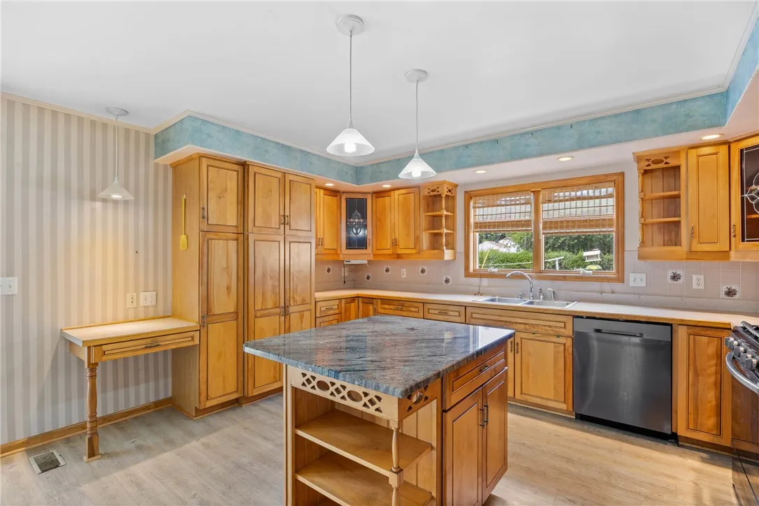 15 Palamino Drive, Henrietta, New York 14623, Henrietta, New York 14623, 3 Bedrooms Bedrooms, 6 Rooms Rooms,1 BathroomBathrooms,Residential,Closed,15 Palamino Drive, Henrietta, New York 14623,0,R1630810