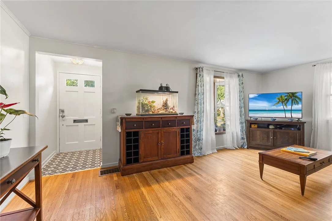 497 Falstaff Road, Irondequoit, New York 14609, Irondequoit, New York 14609, 3 Bedrooms Bedrooms, 7 Rooms Rooms,2 BathroomsBathrooms,Residential,Closed,497 Falstaff Road, Irondequoit, New York 14609,0,R1631472