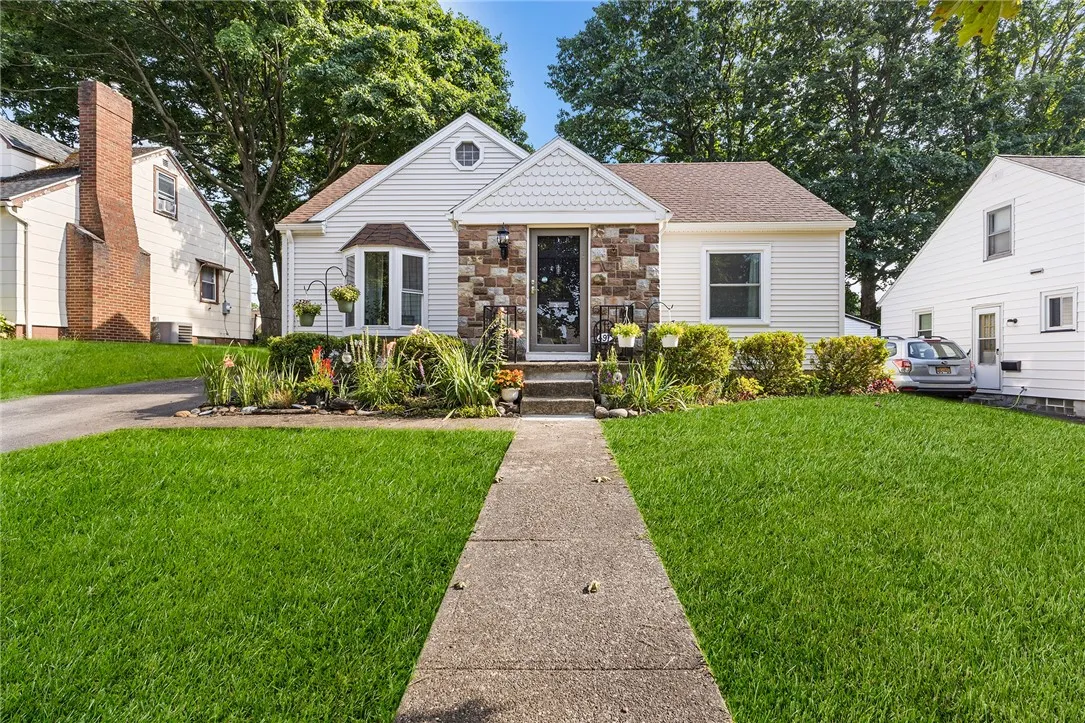 497 Falstaff Road, Irondequoit, New York 14609, Irondequoit, New York 14609, 3 Bedrooms Bedrooms, 7 Rooms Rooms,2 BathroomsBathrooms,Residential,Closed,497 Falstaff Road, Irondequoit, New York 14609,0,R1631472