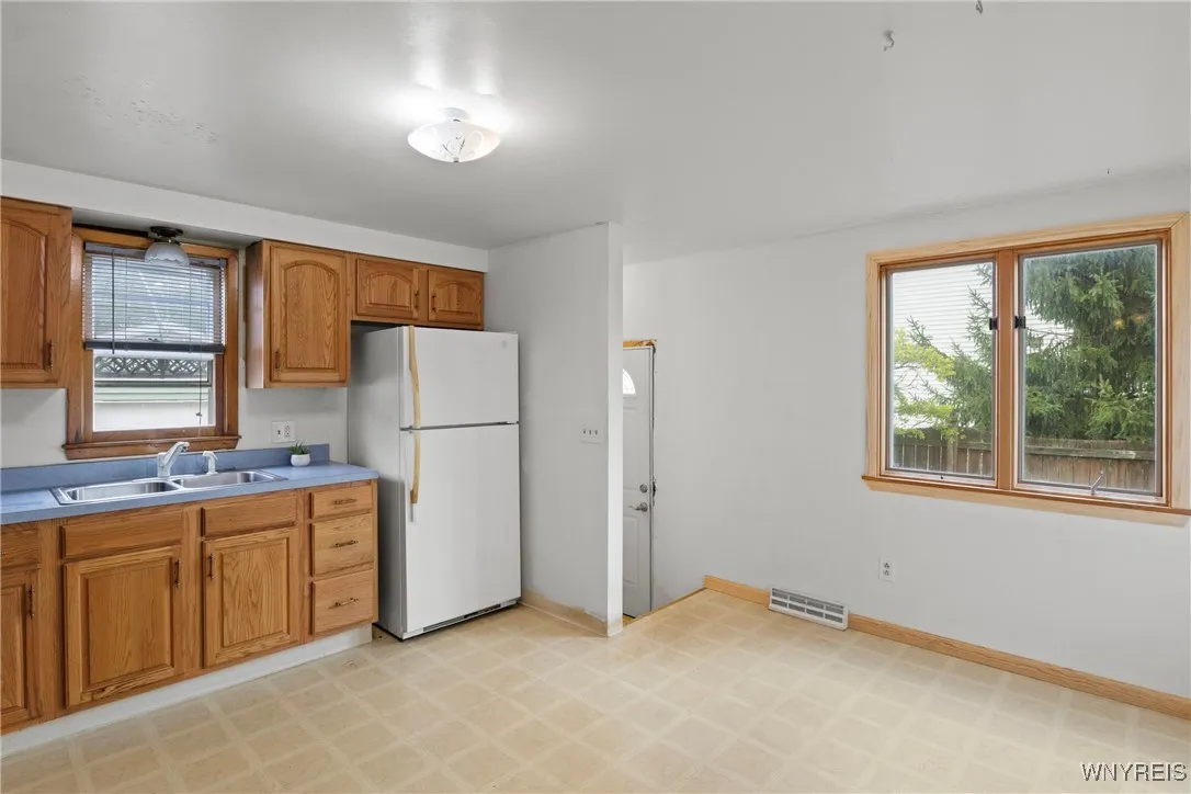 113 Rondelay Drive, Cheektowaga, New York 14227, Cheektowaga, New York 14227, 4 Bedrooms Bedrooms, 6 Rooms Rooms,1 BathroomBathrooms,Residential,For Sale,113 Rondelay Drive, Cheektowaga, New York 14227,0,B1631414