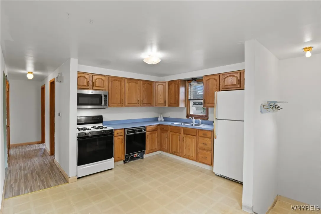 113 Rondelay Drive, Cheektowaga, New York 14227, Cheektowaga, New York 14227, 4 Bedrooms Bedrooms, 6 Rooms Rooms,1 BathroomBathrooms,Residential,For Sale,113 Rondelay Drive, Cheektowaga, New York 14227,0,B1631414