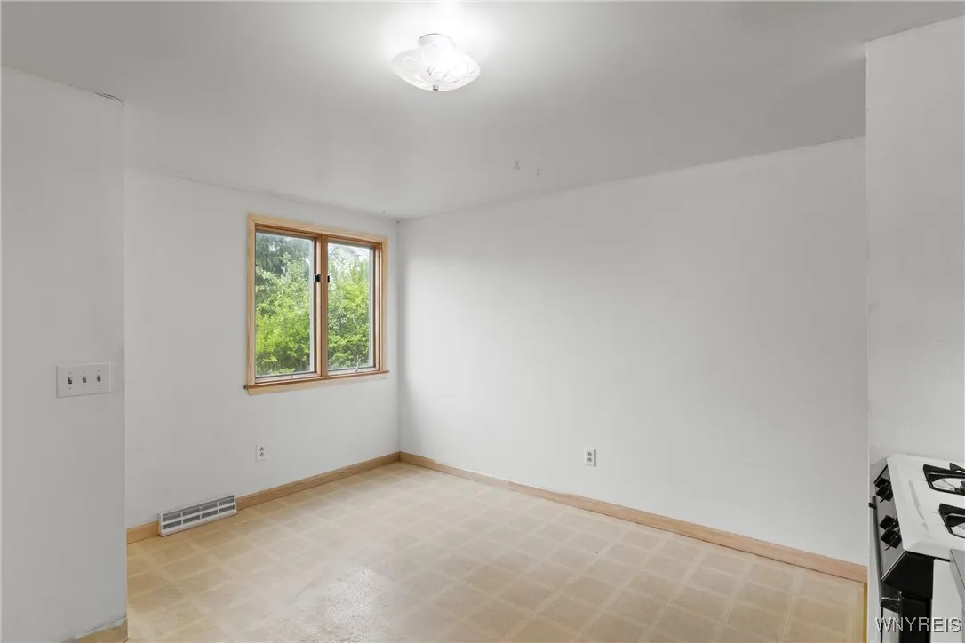 113 Rondelay Drive, Cheektowaga, New York 14227, Cheektowaga, New York 14227, 4 Bedrooms Bedrooms, 6 Rooms Rooms,1 BathroomBathrooms,Residential,For Sale,113 Rondelay Drive, Cheektowaga, New York 14227,0,B1631414