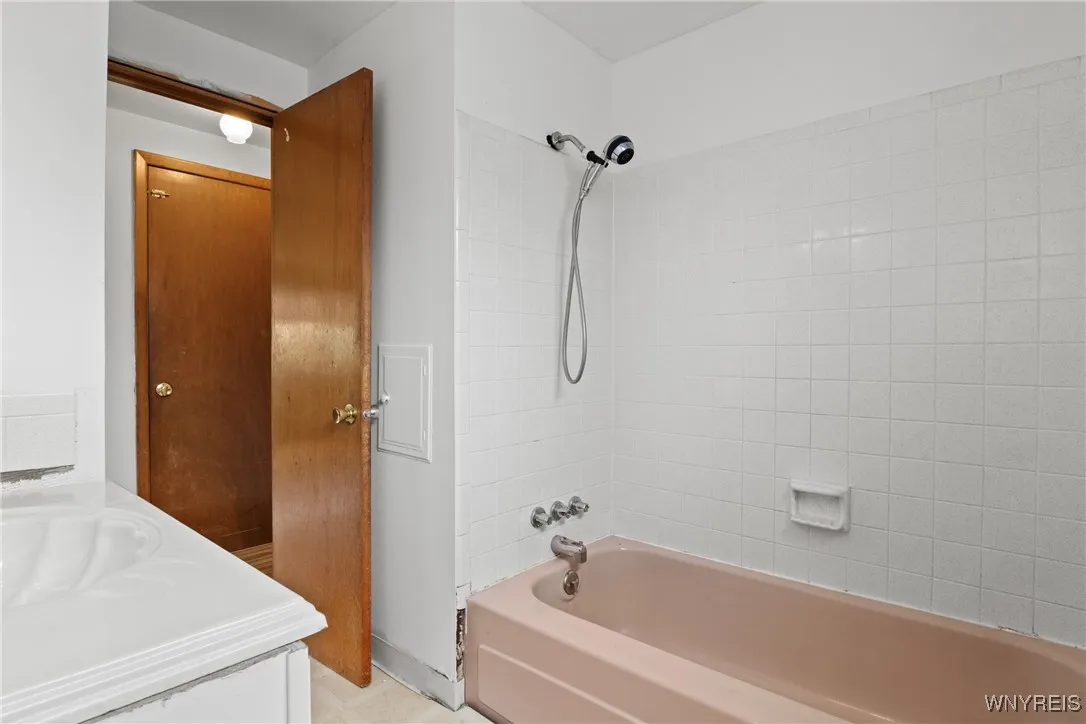 113 Rondelay Drive, Cheektowaga, New York 14227, Cheektowaga, New York 14227, 4 Bedrooms Bedrooms, 6 Rooms Rooms,1 BathroomBathrooms,Residential,For Sale,113 Rondelay Drive, Cheektowaga, New York 14227,0,B1631414