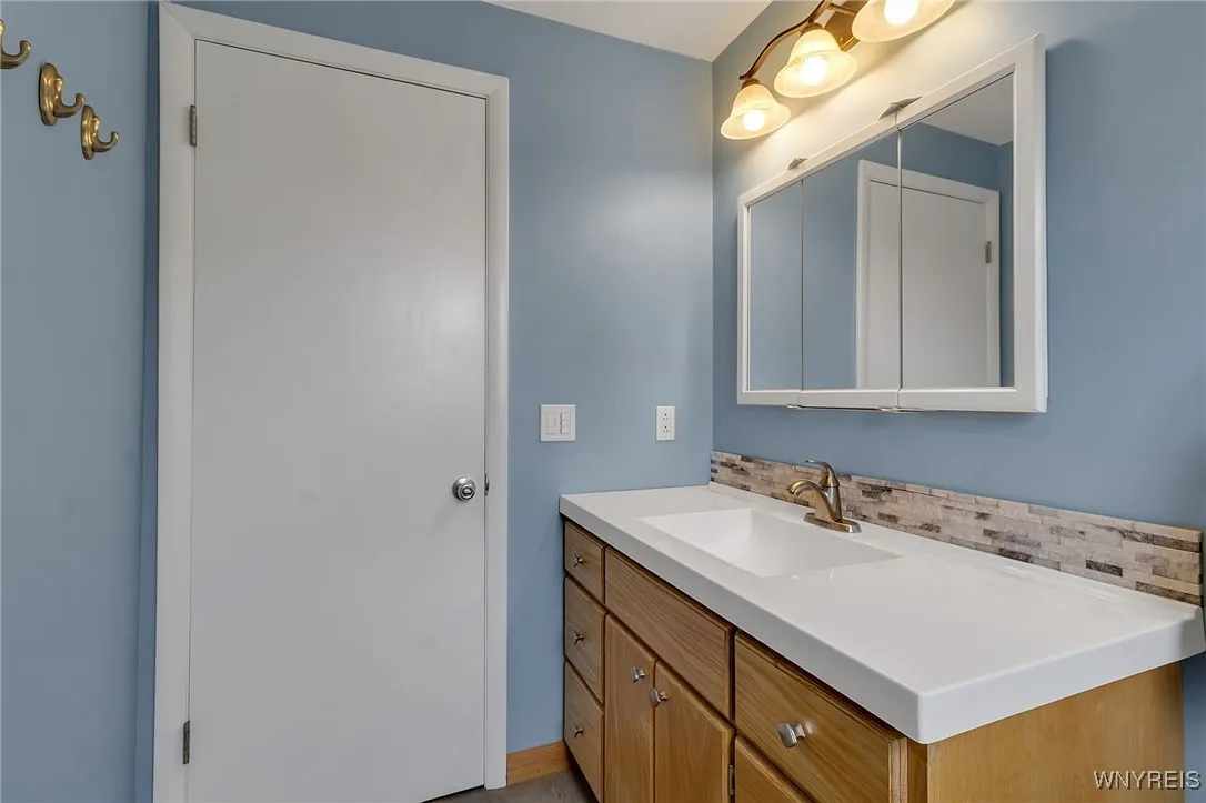 5805 Townline Road, Cambria, New York 14132, Cambria, New York 14132, 4 Bedrooms Bedrooms, 7 Rooms Rooms,2 BathroomsBathrooms,Residential,Closed,5805 Townline Road, Cambria, New York 14132,0,B1631355