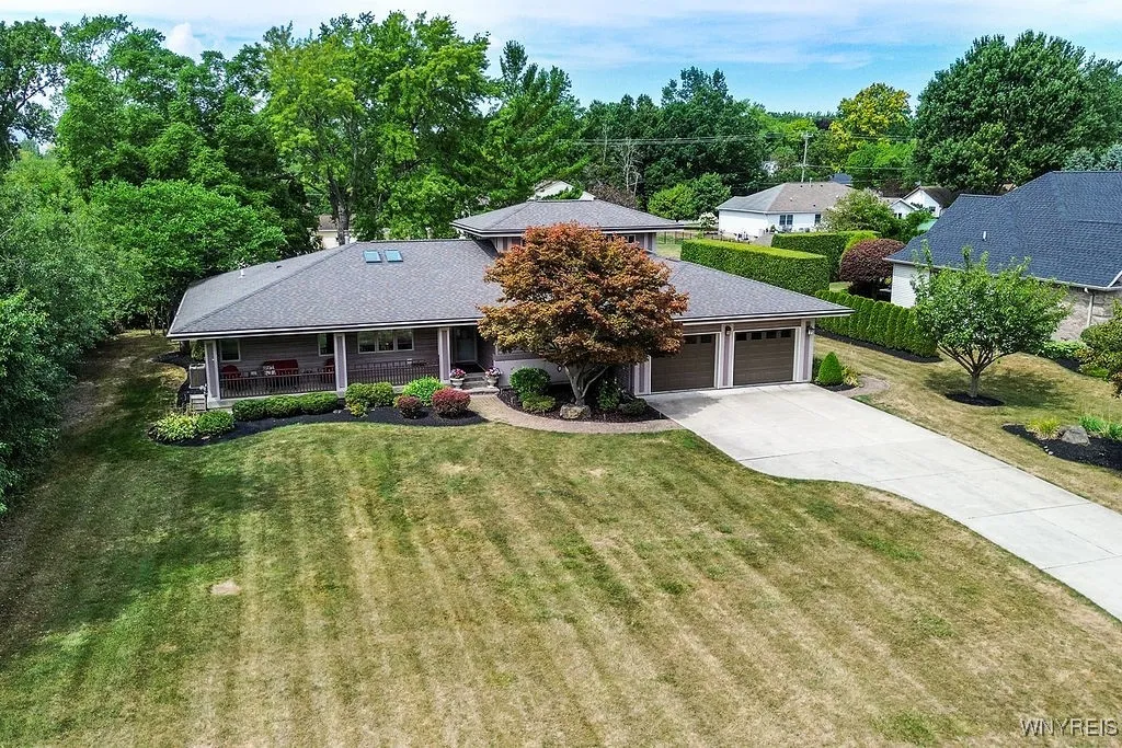 5236 Bridle Path Lane, Lewiston, New York 14092, Lewiston, New York 14092, 4 Bedrooms Bedrooms, 9 Rooms Rooms,3 BathroomsBathrooms,Residential,Closed,5236 Bridle Path Lane, Lewiston, New York 14092,0,B1630030