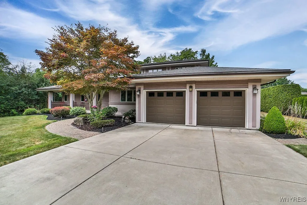 5236 Bridle Path Lane, Lewiston, New York 14092, Lewiston, New York 14092, 4 Bedrooms Bedrooms, 9 Rooms Rooms,3 BathroomsBathrooms,Residential,Closed,5236 Bridle Path Lane, Lewiston, New York 14092,0,B1630030