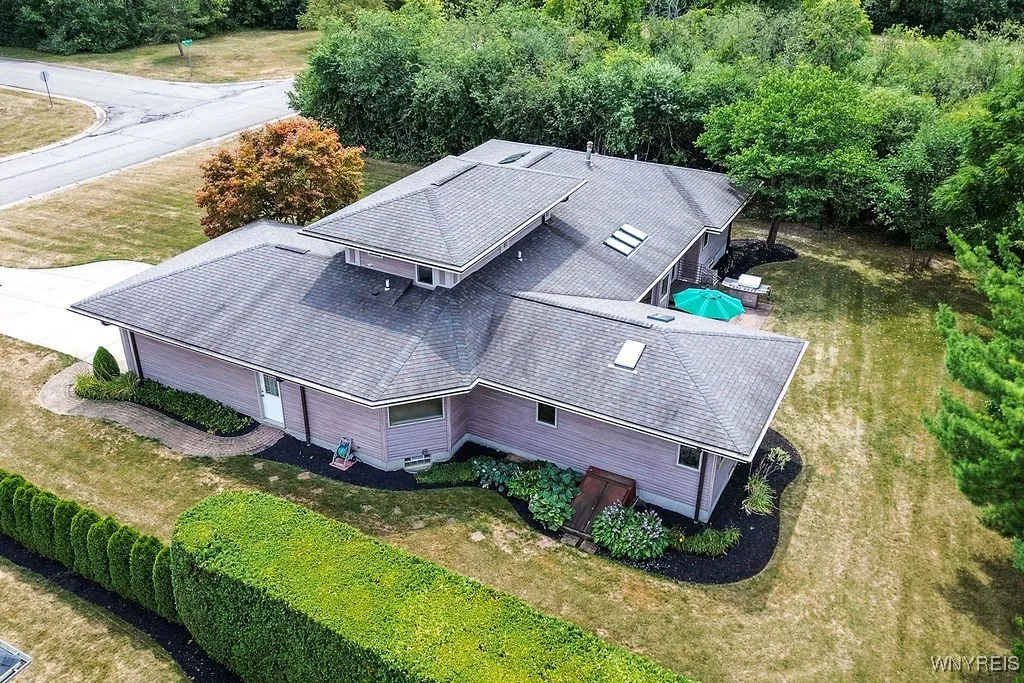 5236 Bridle Path Lane, Lewiston, New York 14092, Lewiston, New York 14092, 4 Bedrooms Bedrooms, 9 Rooms Rooms,3 BathroomsBathrooms,Residential,Closed,5236 Bridle Path Lane, Lewiston, New York 14092,0,B1630030