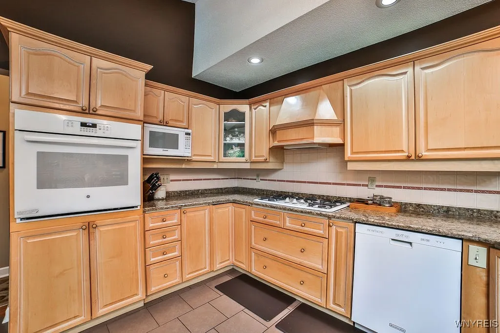 5236 Bridle Path Lane, Lewiston, New York 14092, Lewiston, New York 14092, 4 Bedrooms Bedrooms, 9 Rooms Rooms,3 BathroomsBathrooms,Residential,Closed,5236 Bridle Path Lane, Lewiston, New York 14092,0,B1630030