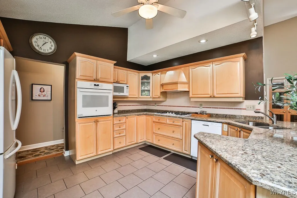 5236 Bridle Path Lane, Lewiston, New York 14092, Lewiston, New York 14092, 4 Bedrooms Bedrooms, 9 Rooms Rooms,3 BathroomsBathrooms,Residential,Closed,5236 Bridle Path Lane, Lewiston, New York 14092,0,B1630030