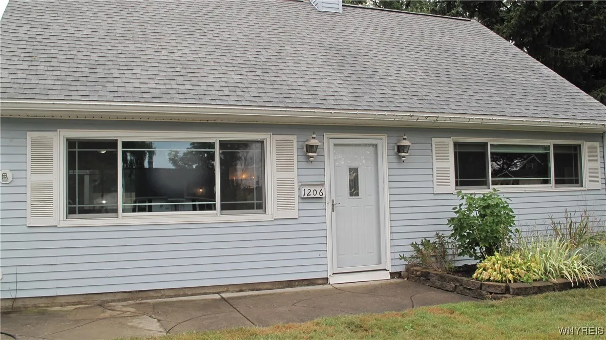 1206 Stony Point Road, Grand Island, New York 1407, Grand Island, New York 14072, 1 Bedroom Bedrooms, 7 Rooms Rooms,1 BathroomBathrooms,Residential,For Sale,1206 Stony Point Road, Grand Island, New York 1407,B1631368