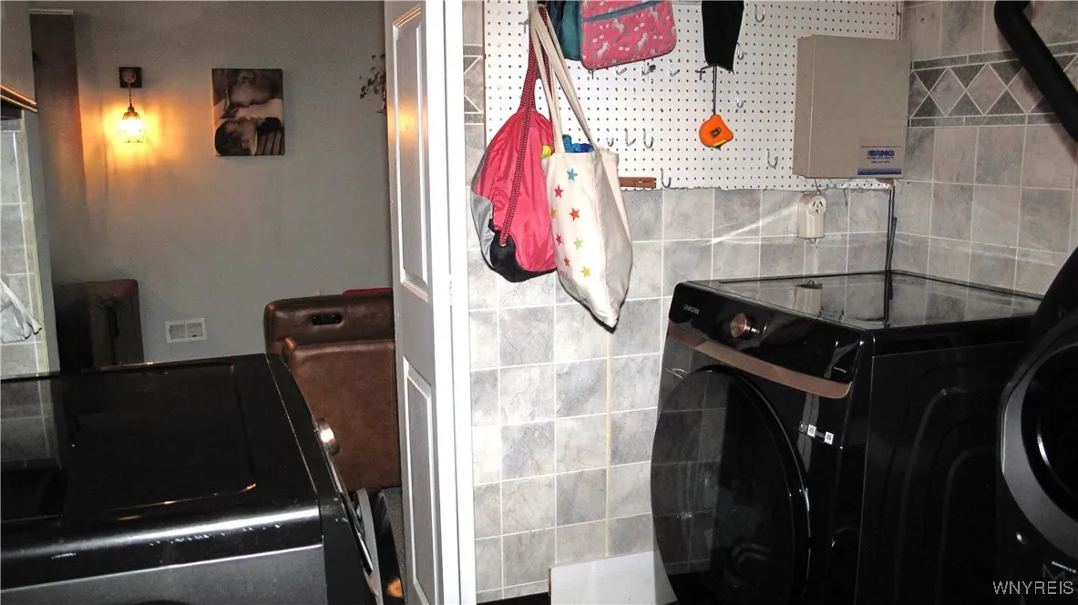 1206 Stony Point Road, Grand Island, New York 1407, Grand Island, New York 14072, 1 Bedroom Bedrooms, 7 Rooms Rooms,1 BathroomBathrooms,Residential,For Sale,1206 Stony Point Road, Grand Island, New York 1407,B1631368