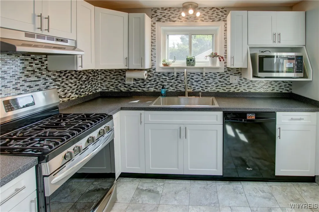 121 Pierce Street, Buffalo, New York 14206, Buffalo, New York 14206, 3 Bedrooms Bedrooms, 8 Rooms Rooms,2 BathroomsBathrooms,Residential,Closed,121 Pierce Street, Buffalo, New York 14206,0,B1631517