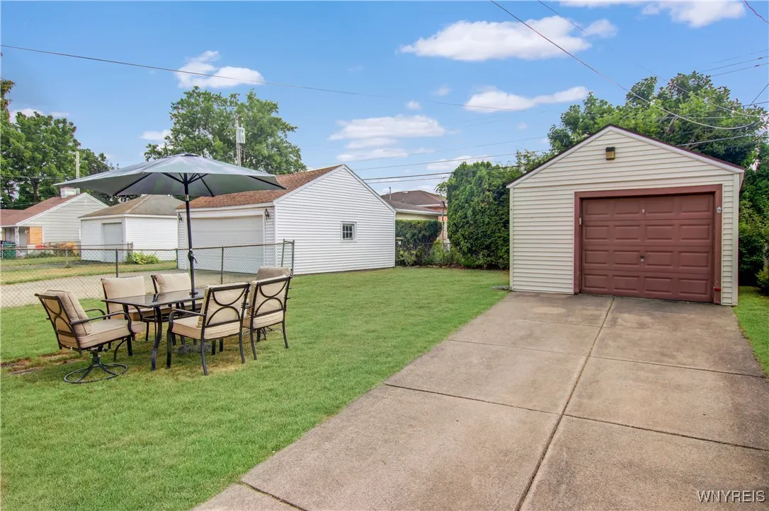 121 Pierce Street, Buffalo, New York 14206, Buffalo, New York 14206, 3 Bedrooms Bedrooms, 8 Rooms Rooms,2 BathroomsBathrooms,Residential,For Sale,121 Pierce Street, Buffalo, New York 14206,0,B1631517