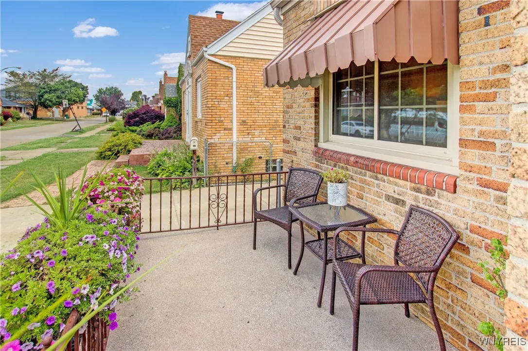 121 Pierce Street, Buffalo, New York 14206, Buffalo, New York 14206, 3 Bedrooms Bedrooms, 8 Rooms Rooms,2 BathroomsBathrooms,Residential,Closed,121 Pierce Street, Buffalo, New York 14206,0,B1631517