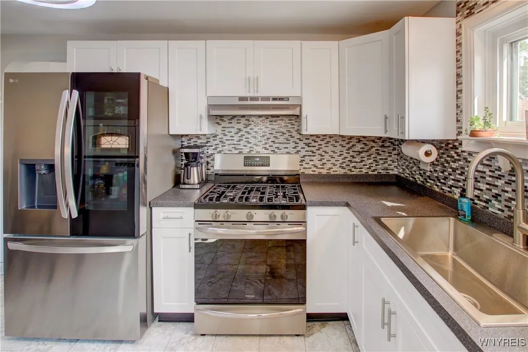 121 Pierce Street, Buffalo, New York 14206, Buffalo, New York 14206, 3 Bedrooms Bedrooms, 8 Rooms Rooms,2 BathroomsBathrooms,Residential,For Sale,121 Pierce Street, Buffalo, New York 14206,0,B1631517
