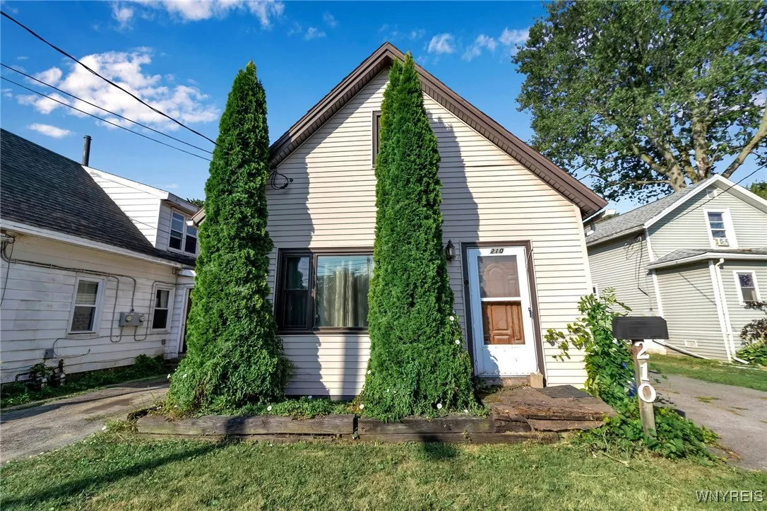 210 Young Street, Tonawanda, New York 14150, Tonawanda, New York 14150, 2 Bedrooms Bedrooms, 3 Rooms Rooms,1 BathroomBathrooms,Residential,For Sale,210 Young Street, Tonawanda, New York 14150,0,B1629982