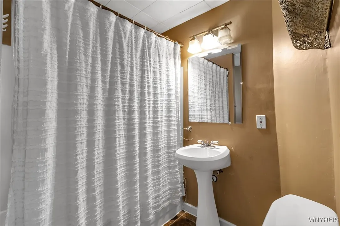 210 Young Street, Tonawanda, New York 14150, Tonawanda, New York 14150, 2 Bedrooms Bedrooms, 3 Rooms Rooms,1 BathroomBathrooms,Residential,For Sale,210 Young Street, Tonawanda, New York 14150,0,B1629982